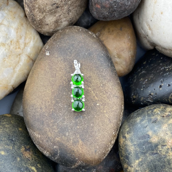 Chrome Diopside pendant set in 925 Sterling Silver